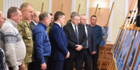 В Брянской облдуме состоялось открытие выставки «Отец Героя» - Газета Земля Трубчевская