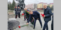 Губернатор Александр Богомаз вместе с участниками церемонии награждения премией «Возвращение в жизнь» почтили память героев Отечества - Газета Земля Трубчевская