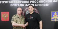 Командир «БАРС-Брянск» Сергей Антошин поздравил Эдгарда Запашного с Днём рождения - Газета Земля Трубчевская